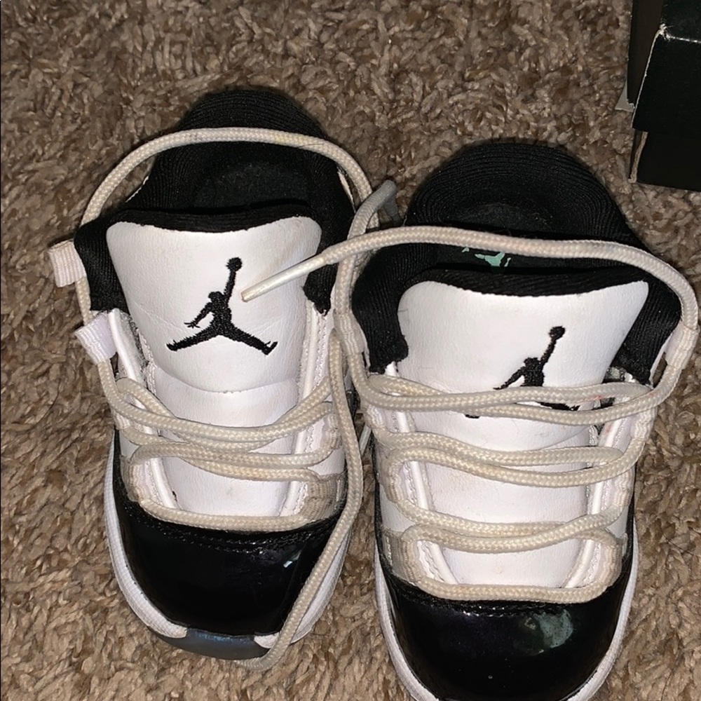 Preloved Retro 11s (Emerald)